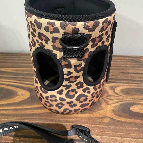HydroJug Leopard Print Sleeve - Picture 2 of 6